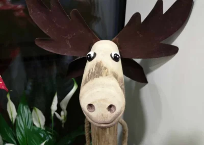 Elch aus Holz, Blumen Rosenhammer Oetz