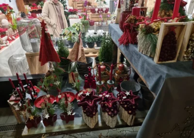 Weihnachtliche Arrangements in Rot, Blumen Rosenhammer Oetz