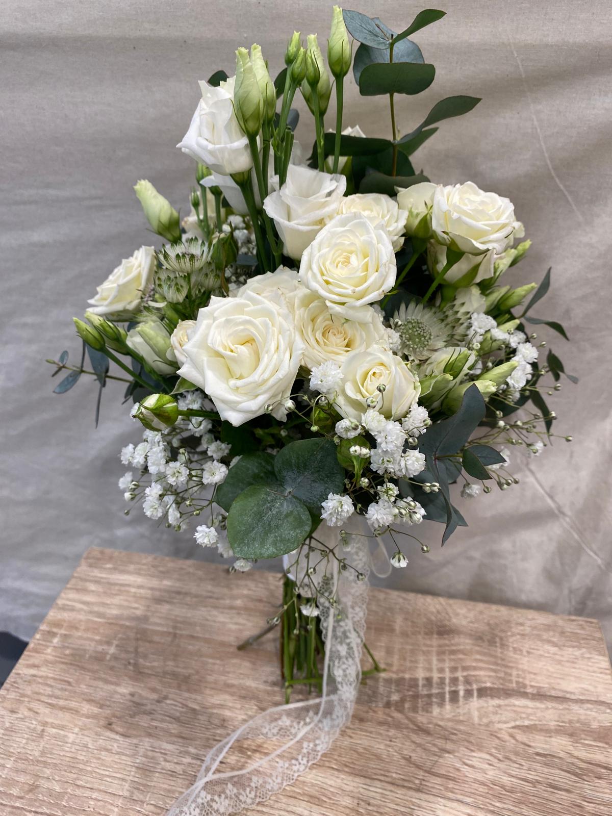 Brautstrauß aus weißen Rosen, Blumen Rosenhammer